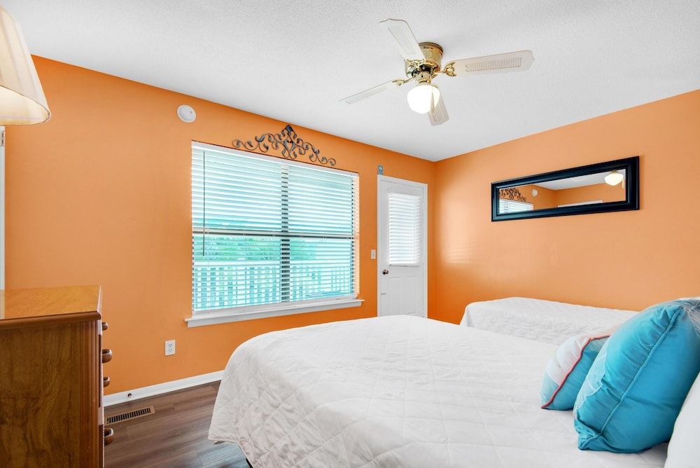 Townhome, Multiple Beds (Laguna Beach Breeze)