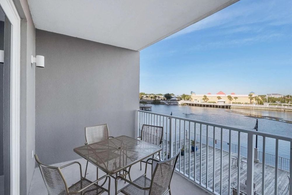 Condo, 1 King Bed with Sofa bed (Laketown Wharf 116)