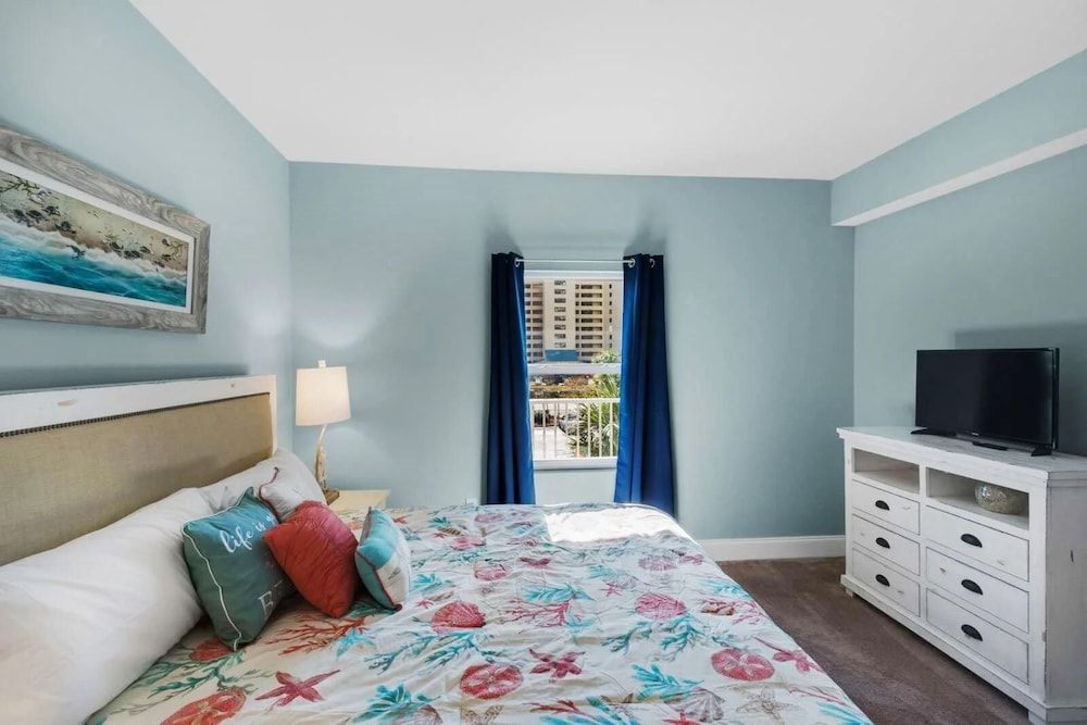 Condo, 1 King Bed with Sofa bed (Laketown Wharf 116)