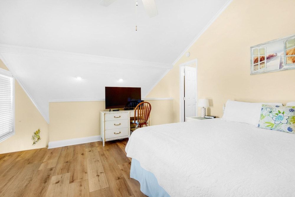 Townhome, Multiple Beds (Horizon South 38B)