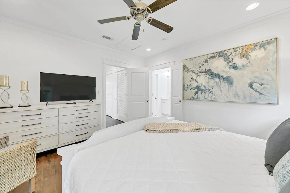 House, Multiple Beds (Salty Dog)