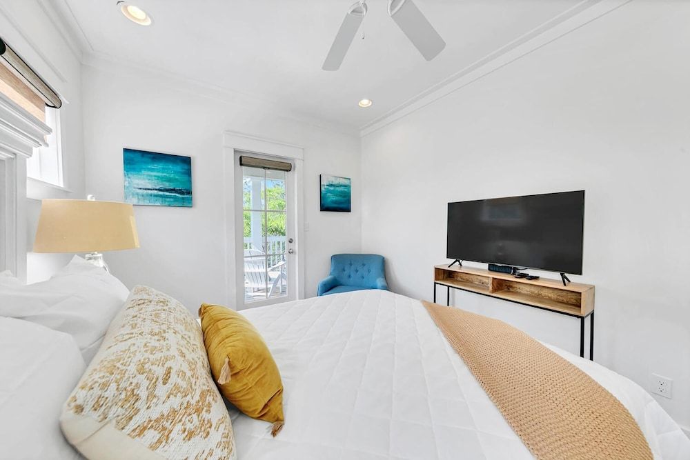 House, Multiple Beds (Salty Dog)