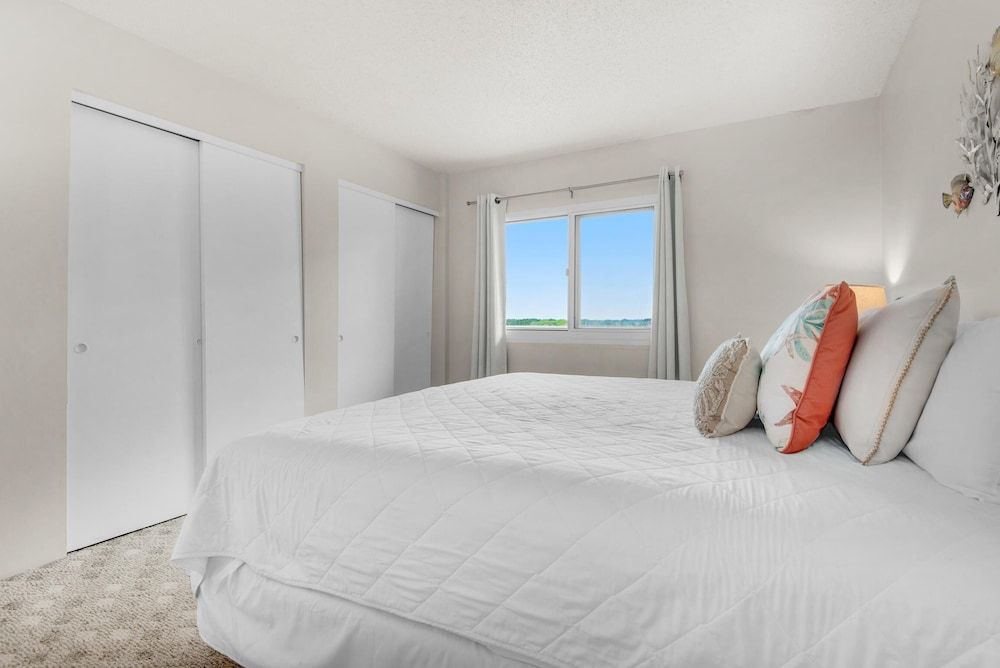 Condo, Multiple Beds (Pinnacle Port C1-502)