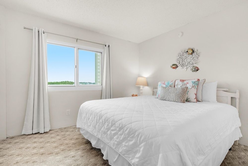 Condo, Multiple Beds (Pinnacle Port C1-502)