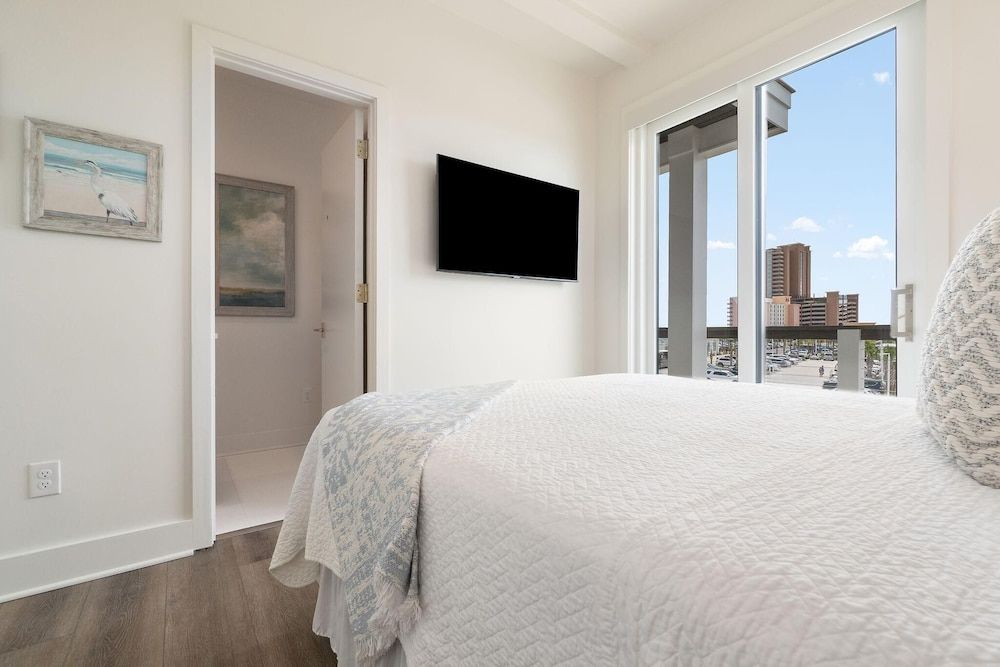 House, Multiple Beds (The Bluffs #6 - Coastal Bliss)