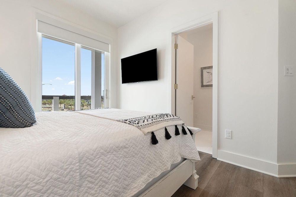 House, Multiple Beds (The Bluffs #6 - Coastal Bliss)