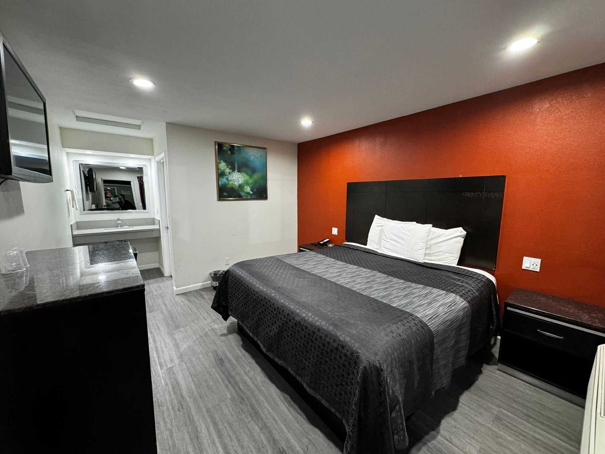 6b19a37d30cb44924df1f9e13b10565e