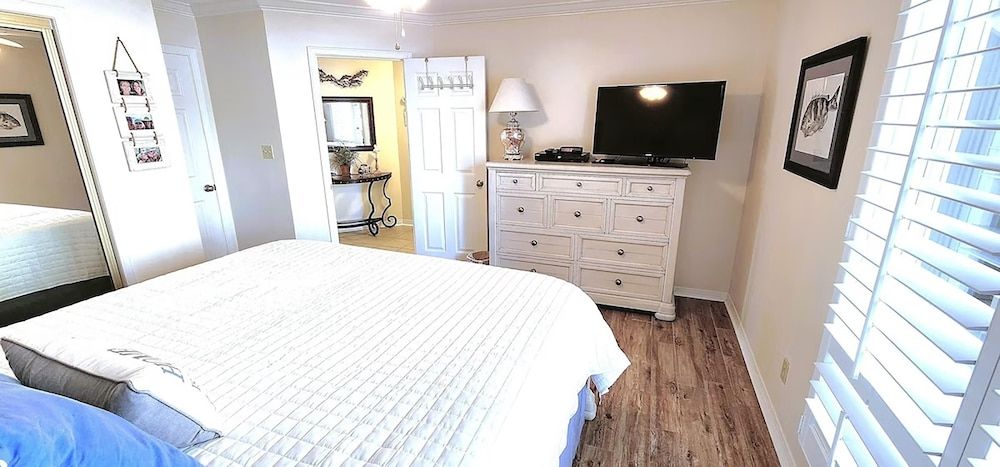 Condo, 1 King Bed with Sofa bed (Seascape Lakefront Villas 189- Don't )