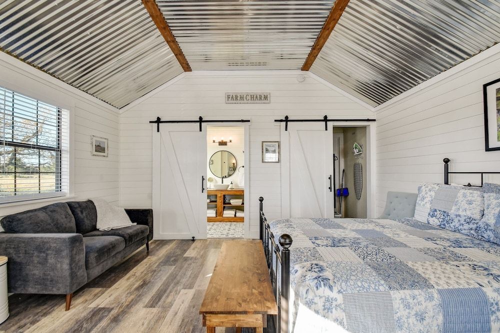 Bonny Bluebonnets Cottage With Stunning Hill Country Views Cottage, 2 Queen Beds, Patio 3