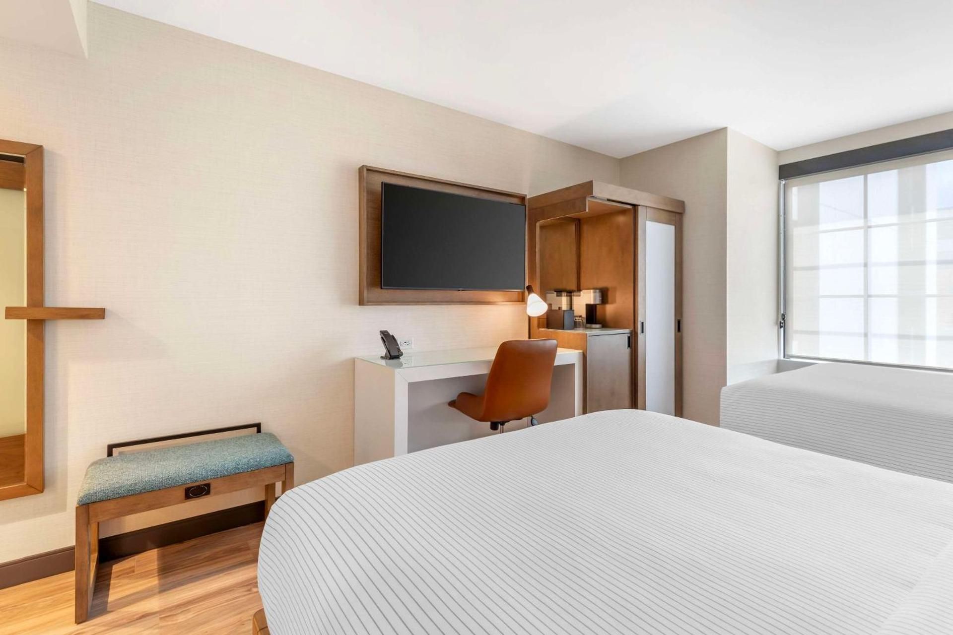 Two Queen Beds Suite, Nonsmoking, Accessible