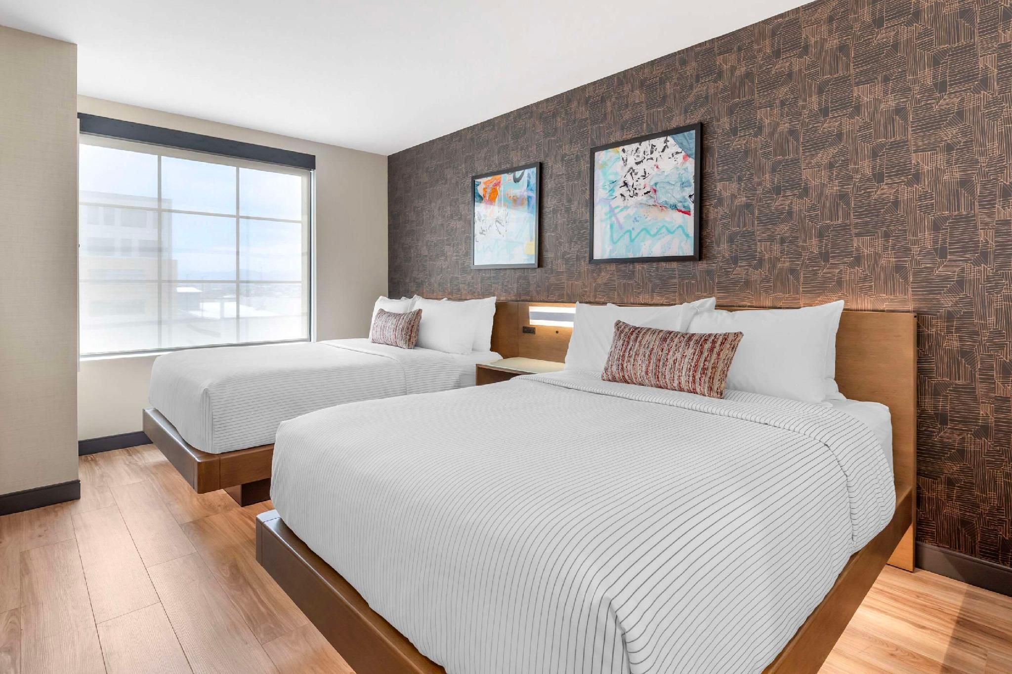 2 Queen Beds, Nonsmoking, Upgrade