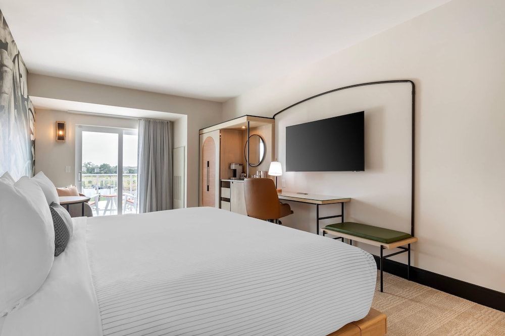 Cambria Hotel Rehoboth Beach Standard Room, 1 King Bed with Sofa bed, Non Smoking, Balcony 4