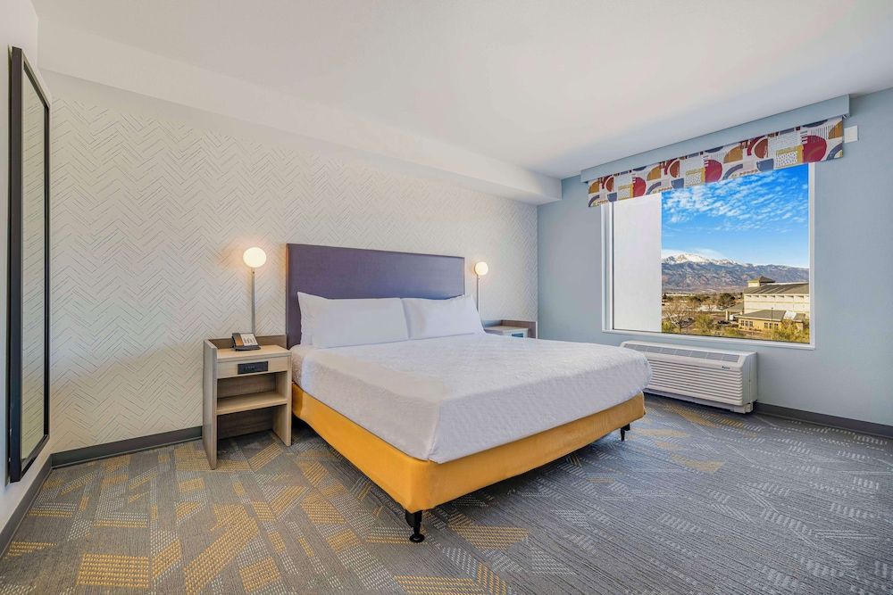 Home2 Suites By Hilton Colorado Springs Airport Room, 1 King Bed, Accessible, Mountain View (Roll-In Shower)