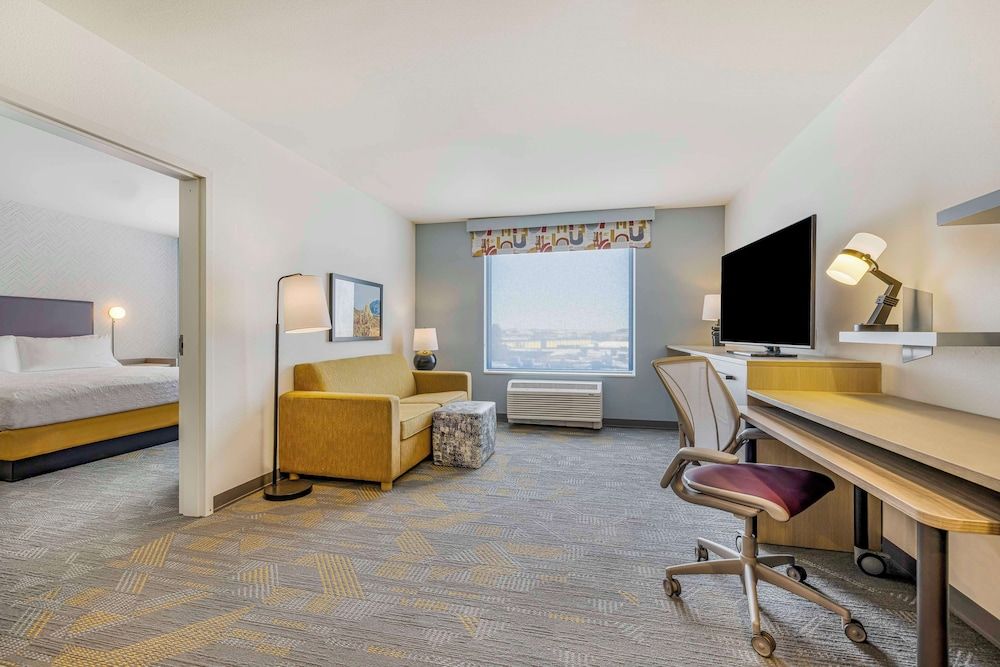 Home2 Suites By Hilton Colorado Springs Airport Room, 1 King Bed, Accessible, Mountain View (Roll-In Shower) 7