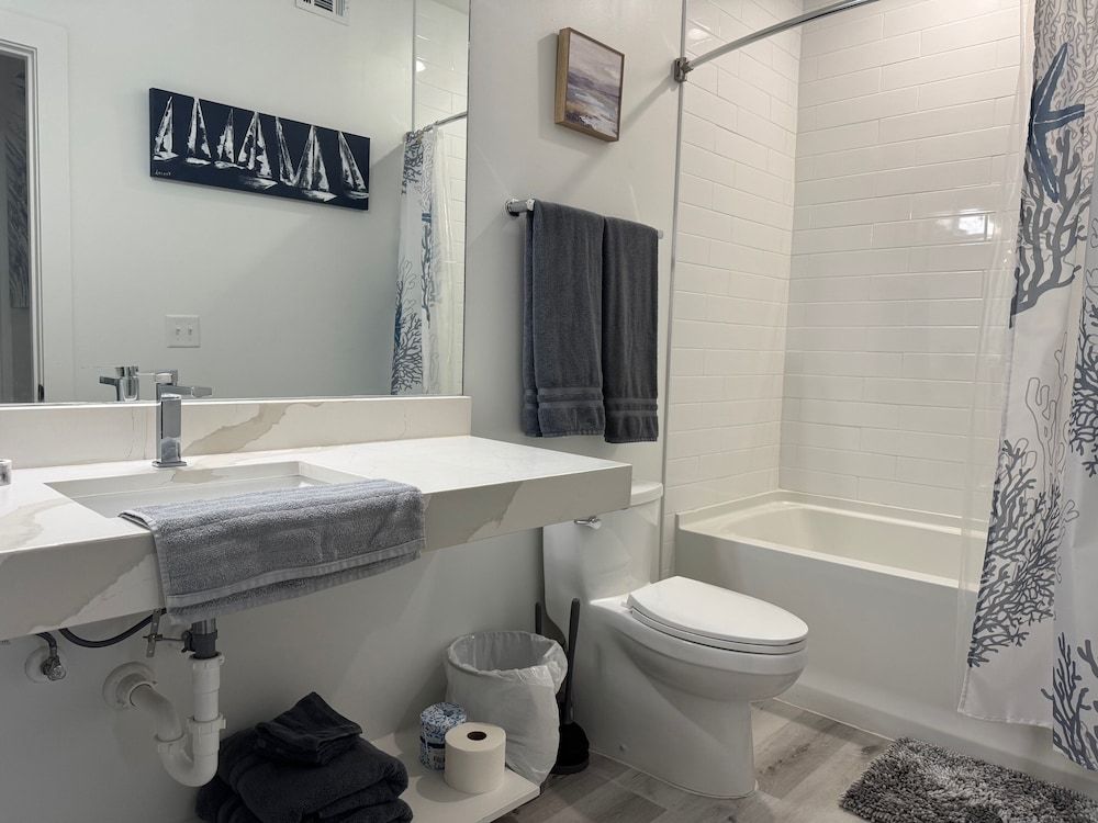 Handsboro Pointe Condo & Suites Luxury Condo, 2 Bedrooms, Pool Access 3