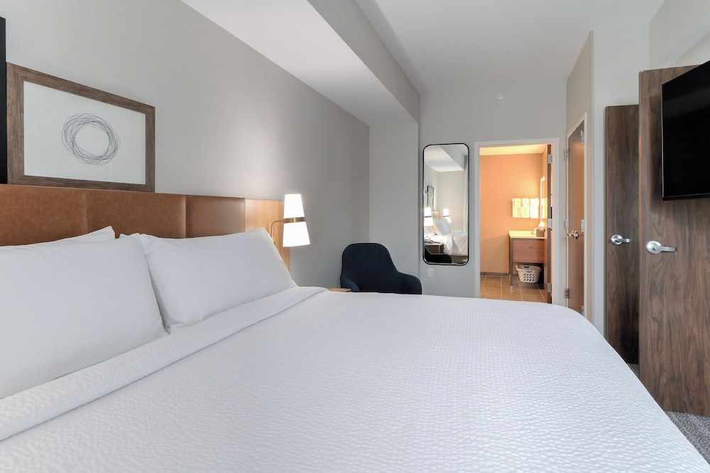 Staybridge Suites Pigeon Forge Smoky Mtns by IHG Suite, 2 Bedrooms, Mobility Accessible, Kitchen (Communications) 4