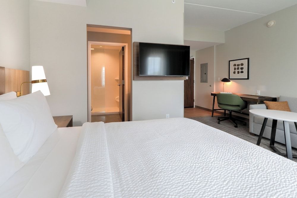 Staybridge Suites Pigeon Forge Smoky Mtns by IHG Studio Suite, 1 Queen Bed, Mobility Accessible, Kitchen (Communications) 3
