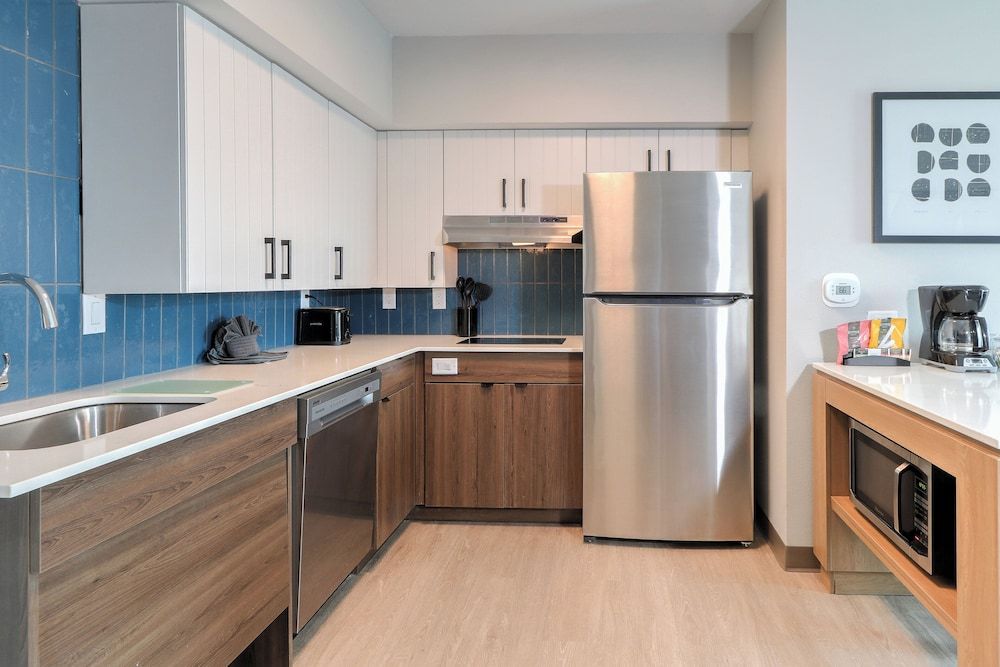 Staybridge Suites Pigeon Forge Smoky Mtns by IHG Suite, 2 Bedrooms, Mobility Accessible, Kitchen (Communications) 8