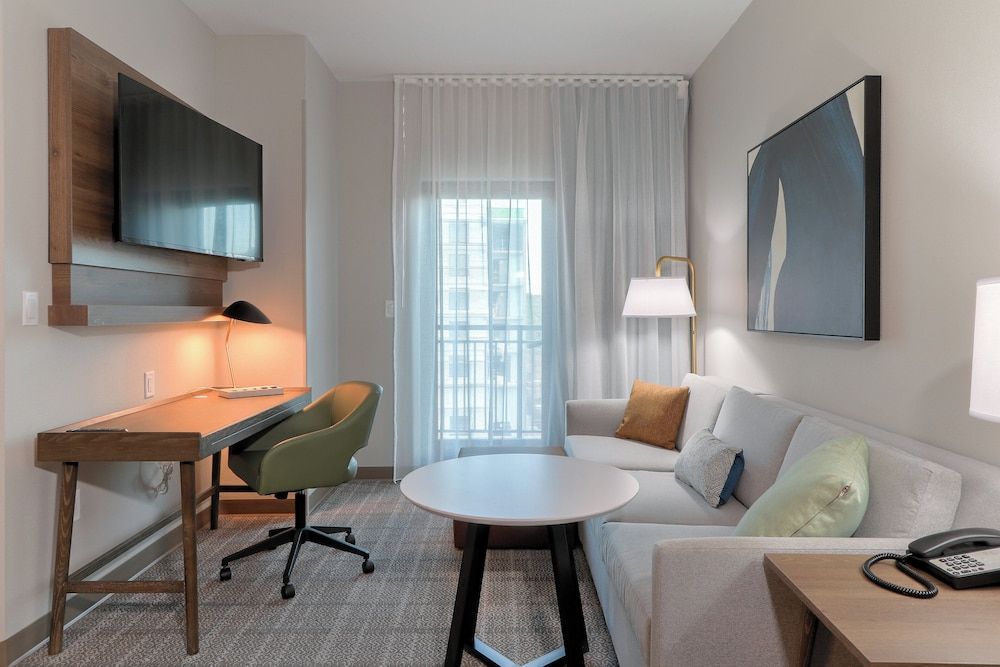 Staybridge Suites Pigeon Forge Smoky Mtns by IHG Suite, 2 Bedrooms, Mobility Accessible, Kitchen (Communications) 7