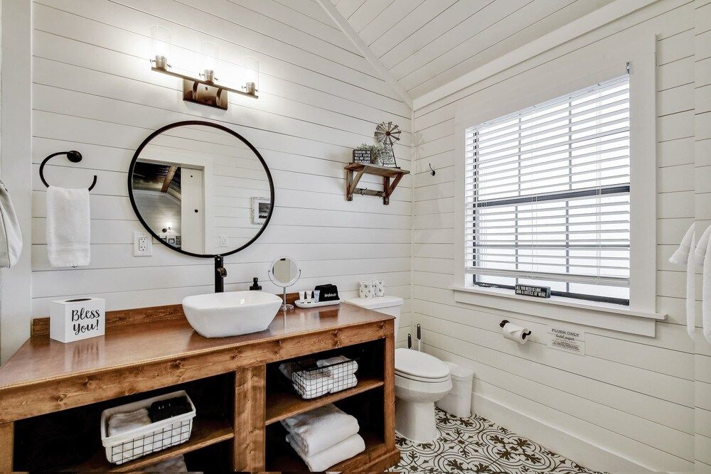 Wine Country Cottage With Scenic Hill Country Views Cottage, 1 King Bed, Patio 3