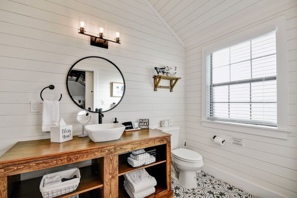 Windmill Meadows Cottages-firepit-hill Country Views!! Cottage, Multiple Beds, Lanai 7