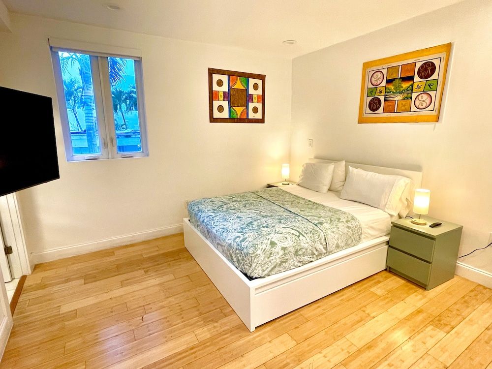 16+GUESTS LUXURIOUS SOUTH BEACH SUITE