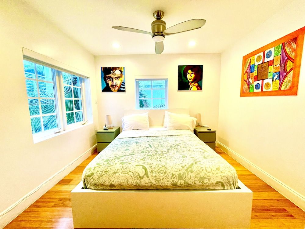 12 GUESTS LUXURIOUS SOUTH BEACH SUITE