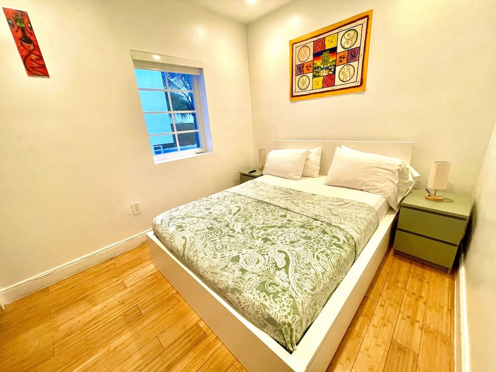 20 GUESTS LUXURIOUS SOUTH BEACH SUITE