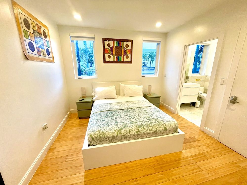 16 GUESTS LUXURIOUS SOUTH BEACH SUITE