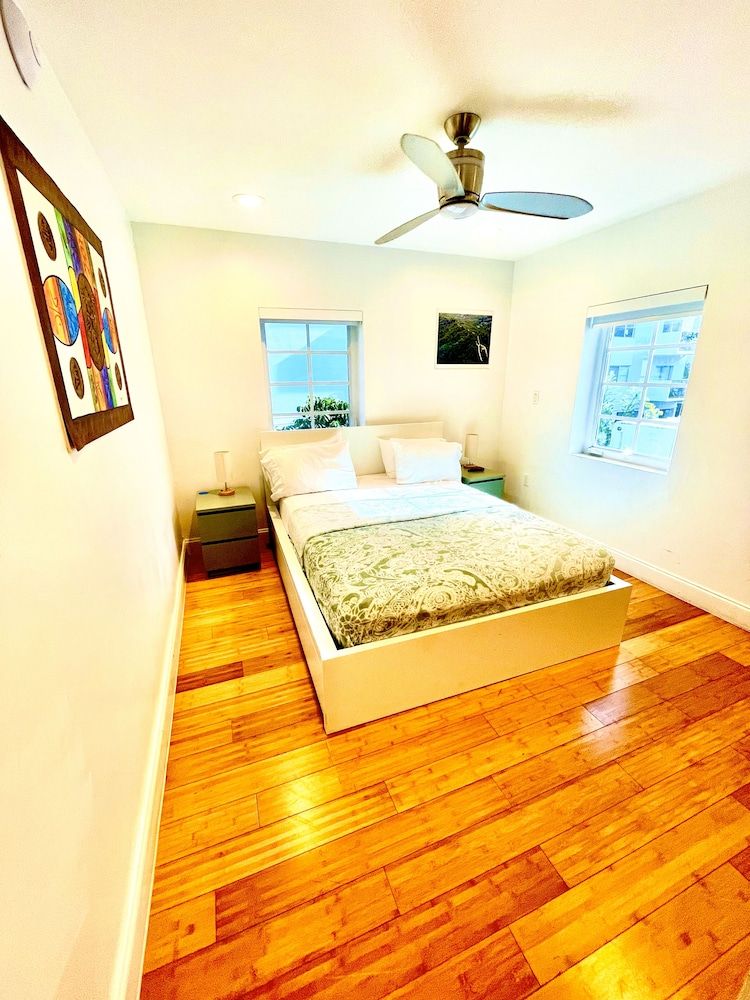 22+ GUESTS LUXURIOUS SOUTH BEACH SUITE