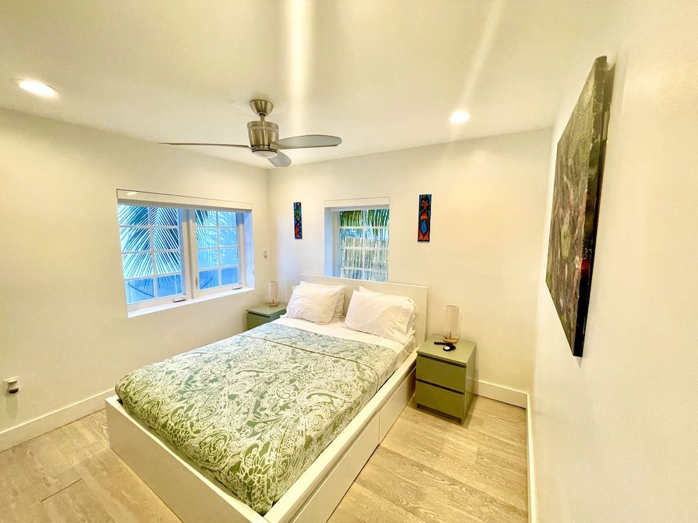 11+ GUESTS LUXURIOUS SOUTH BEACH SUITE