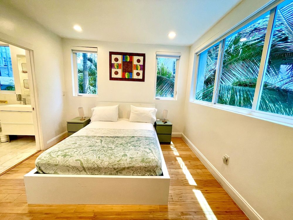 30+ GUESTS LUXURY SOUTH BEACH SUITES