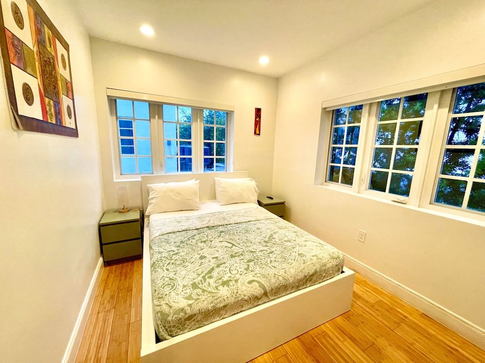 8 GUESTS LUXURIOUS SOUTH BEACH SUITE