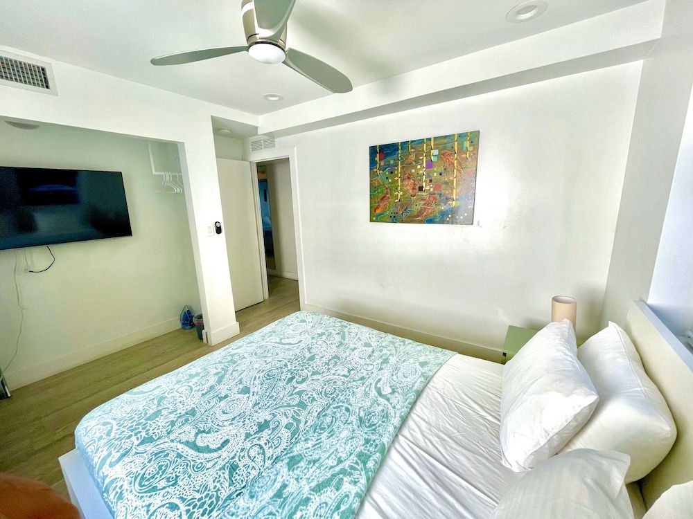 11 GUESTS LUXURIOUS SOUTH BEACH SUITE