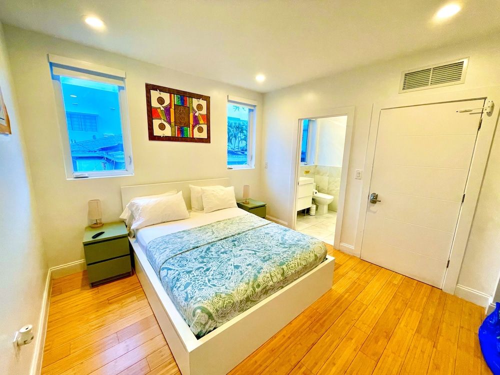 16+GUESTS LUXURIOUS SOUTH BEACH SUITE