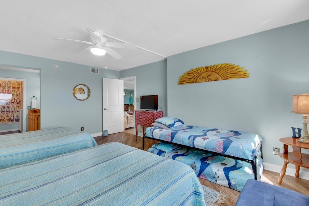Apartment, Multiple Beds (Regency Towers 702 West- Azure Pleasu)