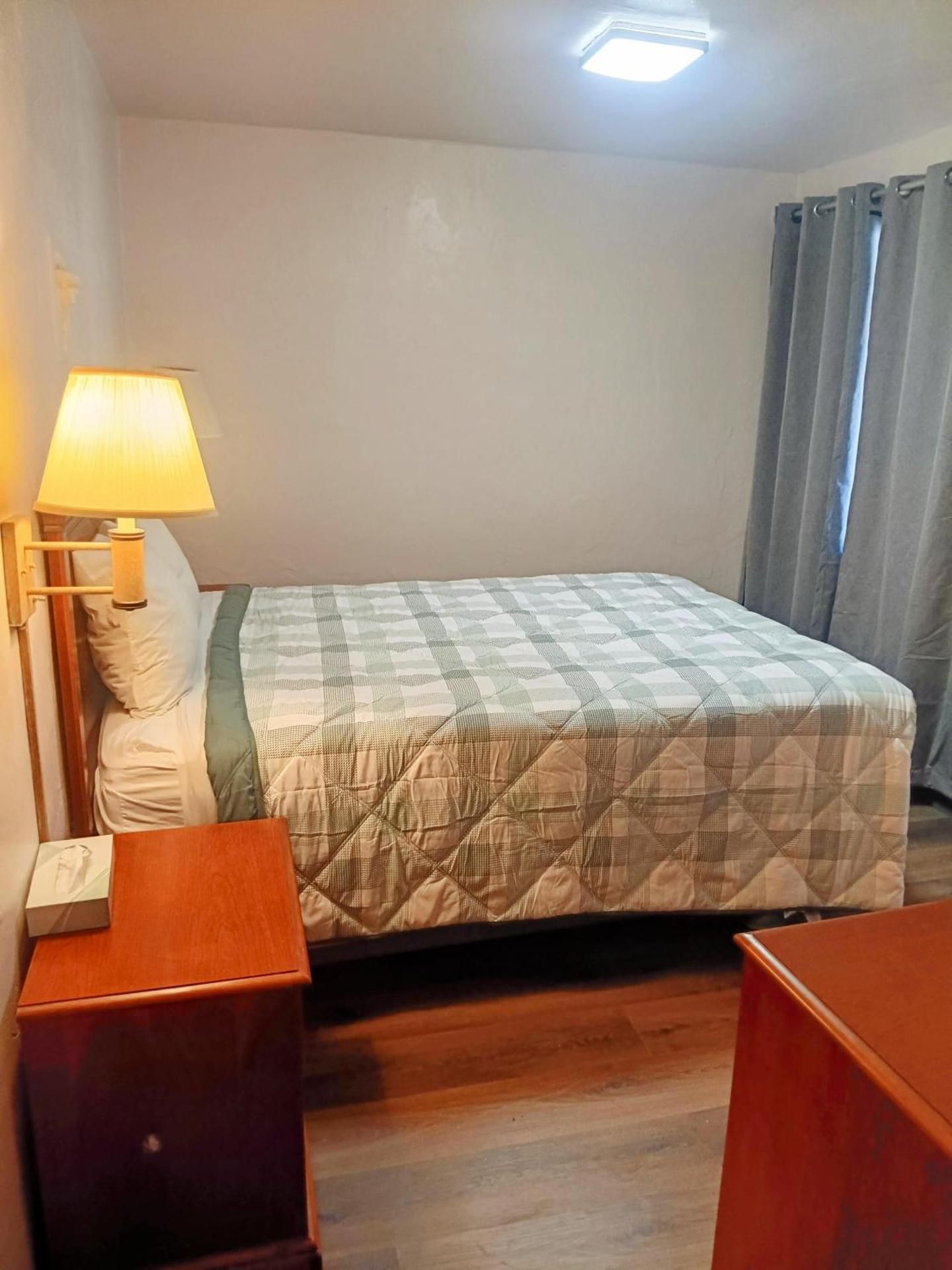 Sands Motel Family Room 3