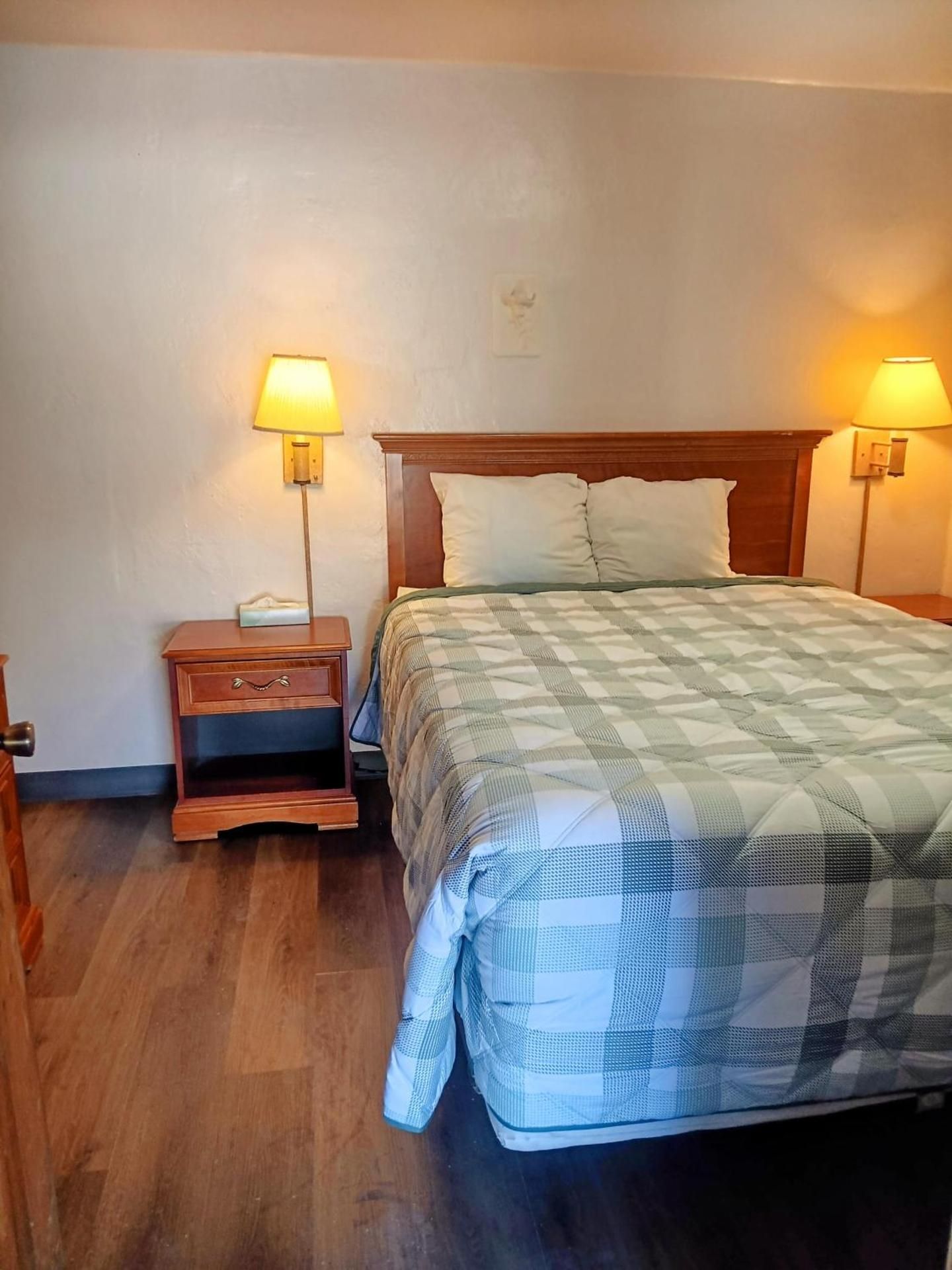 Sands Motel Family Room