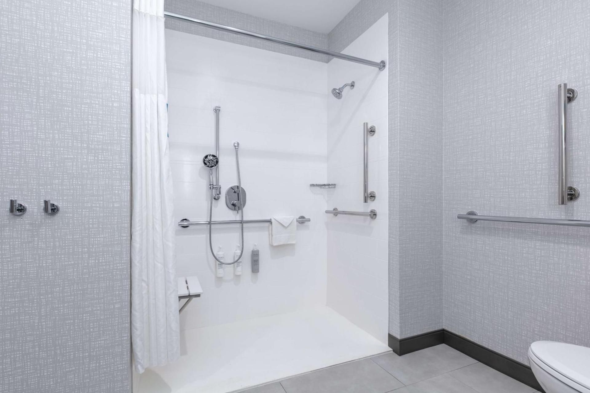 Hampton Inn & Suites by Hilton Shenandoah The Woodlands 1 KING MOBILITY/HEARING ACC RI SHOWER 3