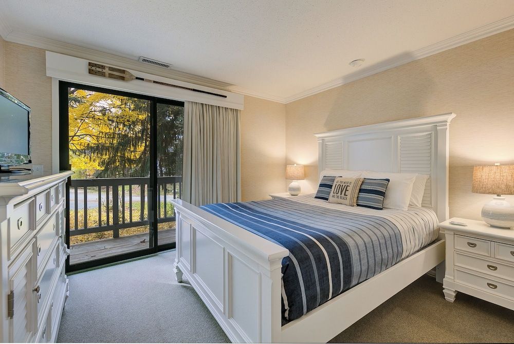 Signature Condo, 1 Queen Bed (8)