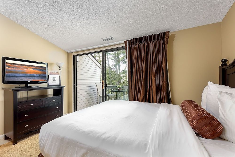 Signature Studio, 1 Queen Bed (3)