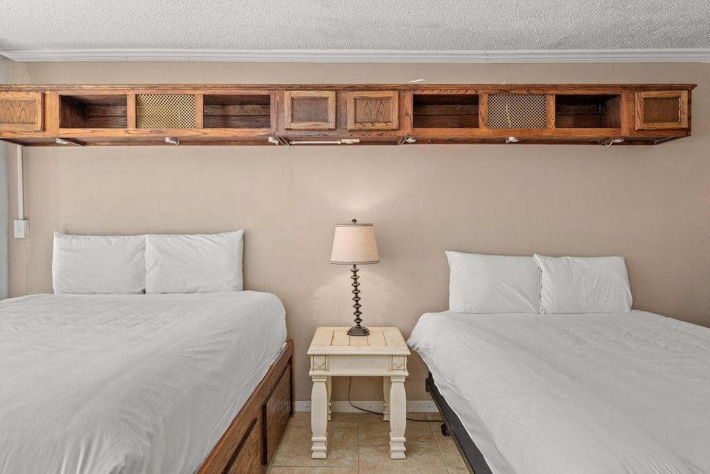 Studio, 2 Queen Beds (Top Of The Gulf 111 )