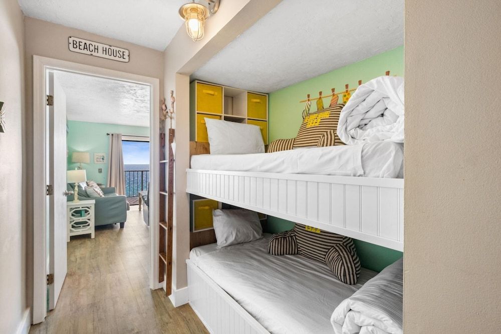 Condo, 1 King Bed with Sofa bed (The Summit 1322)
