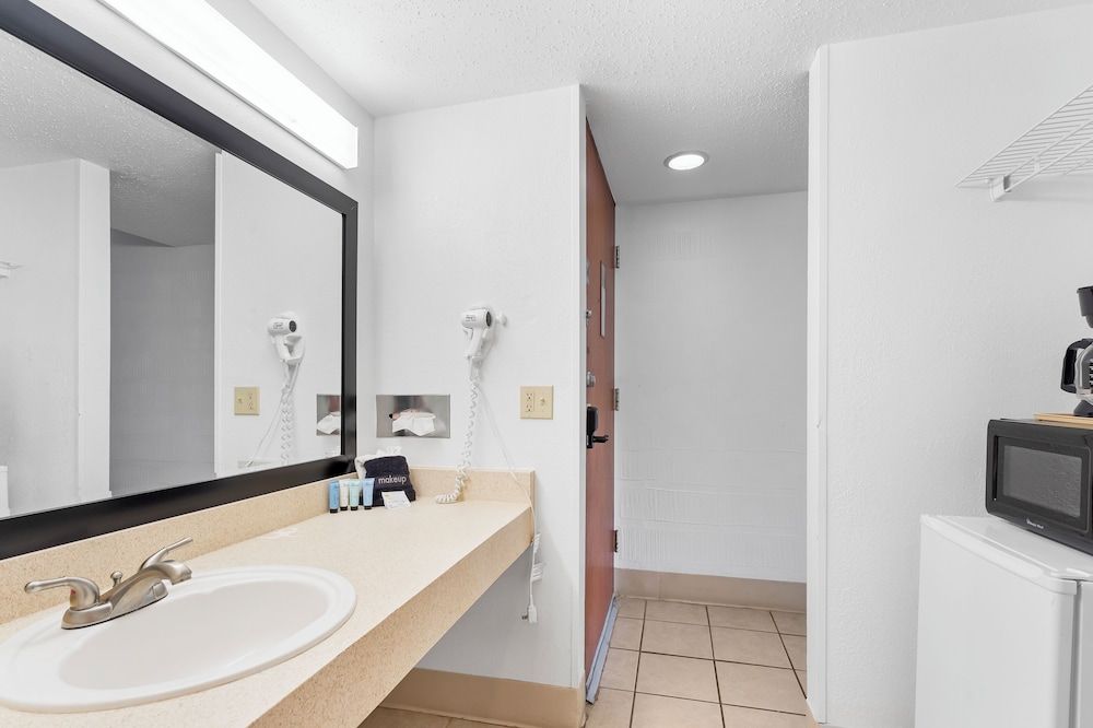 Rock Lane Resort & Marina Standard Room, 2 Queen Beds, Lake View 11