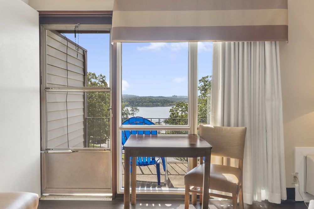 Rock Lane Resort & Marina Standard Room, 2 Queen Beds, Lake View 6