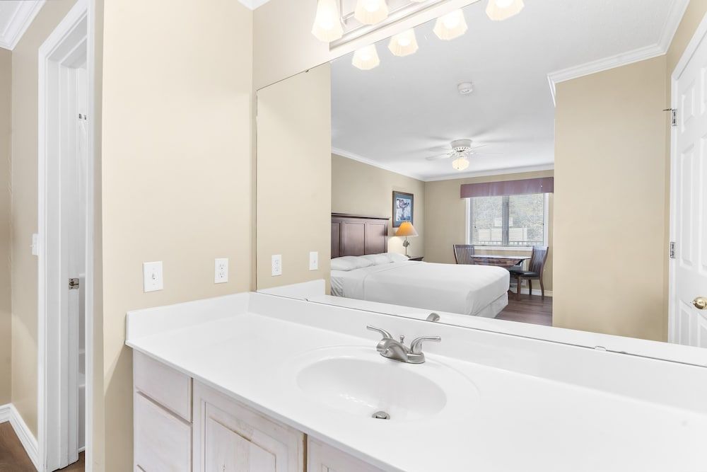 Rock Lane Resort & Marina Standard Condo, 2 Bedrooms, Lake View 11