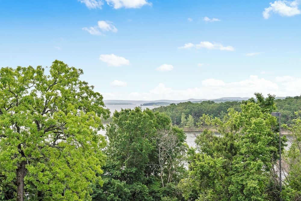 Rock Lane Resort & Marina Standard Room, 2 Queen Beds, Lake View 10