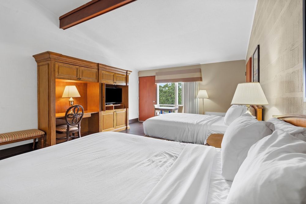 Rock Lane Resort & Marina Standard Room, 2 Queen Beds, Lake View 3