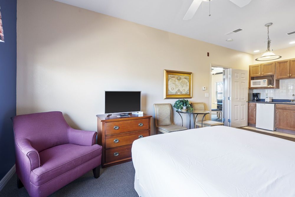 Rock Lane Resort & Marina Standard Condo, 2 Bedrooms, Lakeside 7