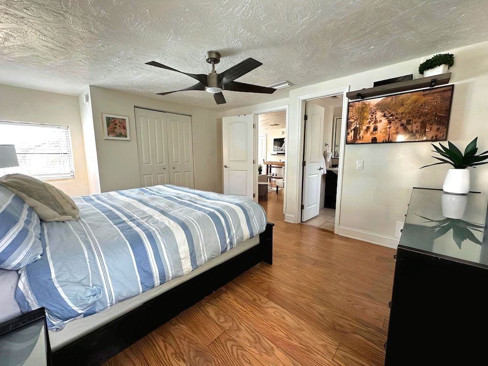 Condo, 2 Bedrooms